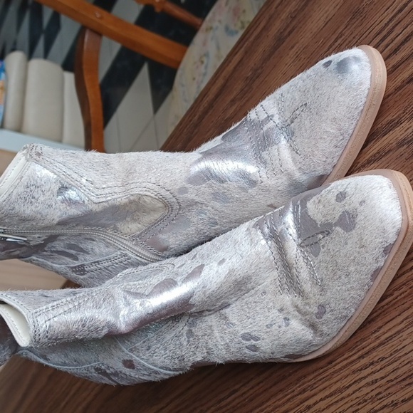Dolce Vita Anthropologie Boots Volli Silver Multi printed Cow Hair real fur - Picture 3 of 9